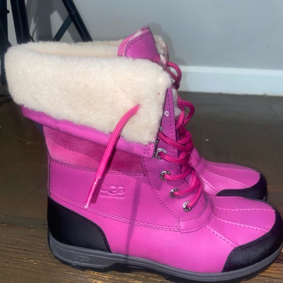 UGG BUTTE PINK (BIG KIDS ) SIZE 6 - Picture 2 of 5